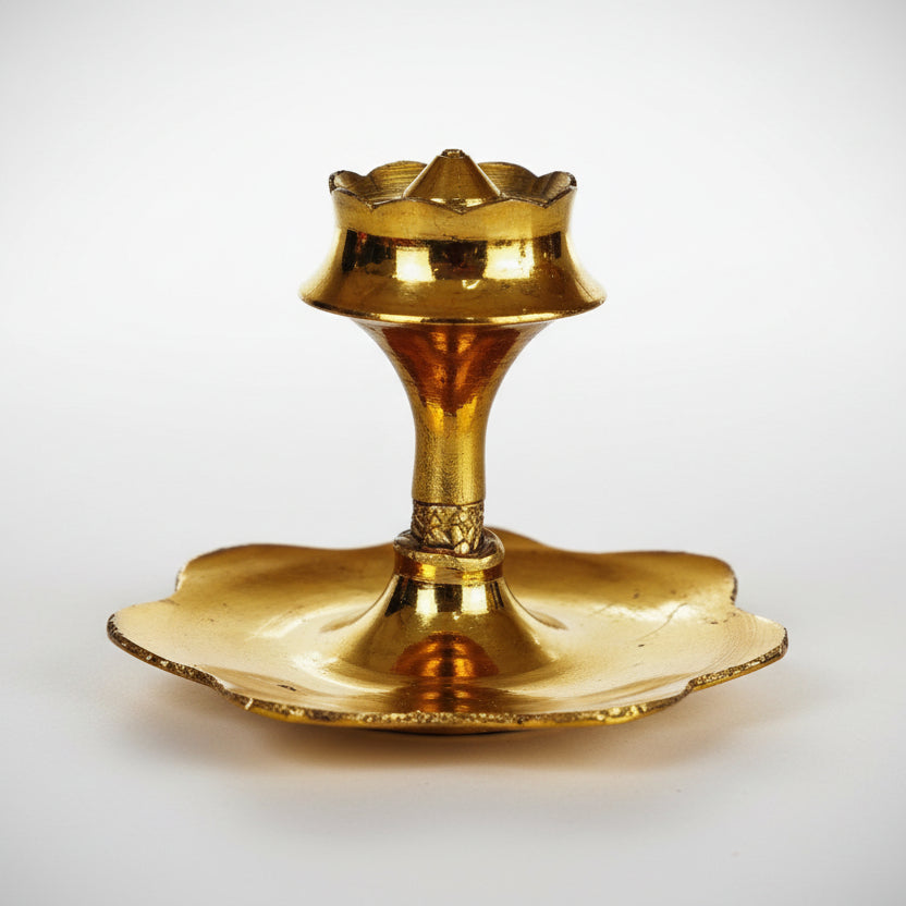 Gold-colored traditional lamp on a white background with 'nepsto' branding.